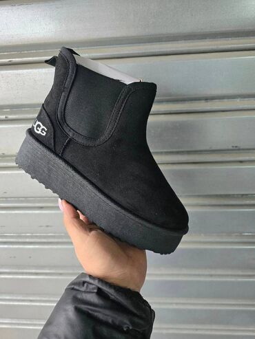 Ugg obuća: Ugg čizme — 25