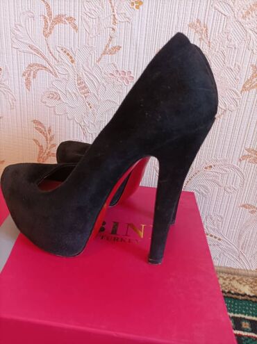 кроксы женские оригинал цена: Обувь размер 38-39 200 сом