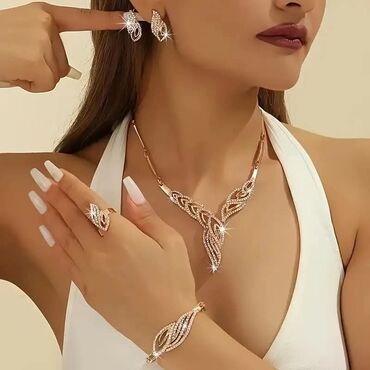 Setovi nakita: 2200 — 19