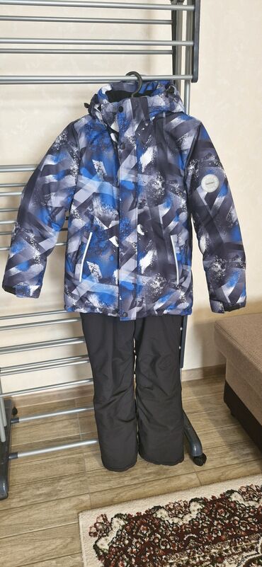зимние спортивные штаны: Зимняя куртка+штаны на лямках б/у на 9-10-11 лет, очень тёплый,со