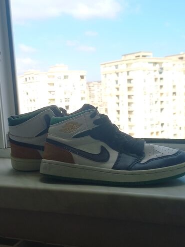 Ботинки: Nike Air Jordan 1 Mid kişi krossovkaları razmer 37 - Model: Air