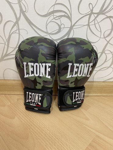 Перчатки: Боксерские перчатки Leone
Размер - 6oz
В хорошем состоянии