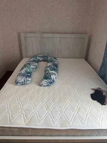 ткань для наволочек и простыней: Двуспальная кровать, Б/у, С матрасом, длина - 2 см