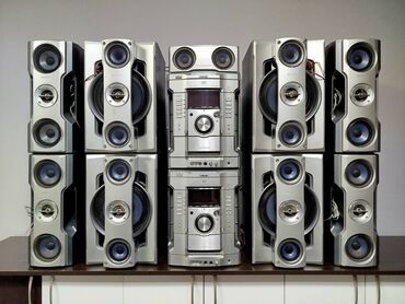 напольные акустика: Продаю недорого НИЖНИЙ музыкальный центр SONY есть AUX есть и другие