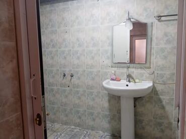 Ofislər: Ofis sahəsi 63 kv – mebellə təchiz olunmus.N.Nerimanov metro — 5