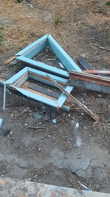 ковры даром: Отдам даром, забрать все вместе, можно и на дрова. окна самим нужно — 3
