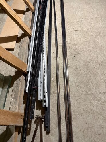 Stend vitrinləri: Ağ rəngdə müxtəlif vitrin ləvazimatları, asılqanları satılır. Sayları -da lalafo.az — 5 Stend vitrinləri: Ağ rəngdə müxtəlif vitrin ləvazimatları, asılqanları satılır. Sayları — 5