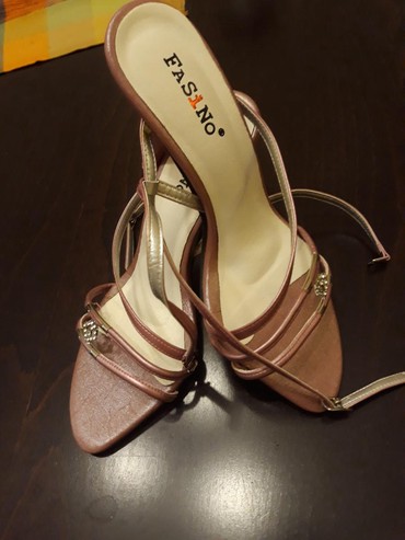 267 oglasa | lalafo.rs: Prelepe sandale, jednom obuvene broj 37