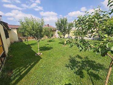 терассой: Продается дом 2 уровня ж\м Ынтымак, 4 комнаты, кирпич, участок 8 — 6