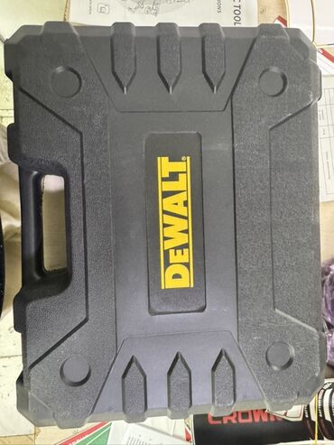 набор электромонтажника: Многофункциональный набор инструментов DeWalt, включающий