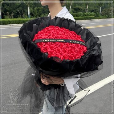 розы в подарок: 💐 199 искусственных роз — навсегда 🖤 Упаковка в стиле total black 🎀
