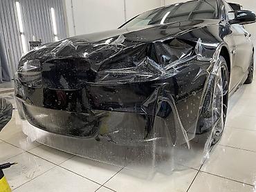 Антигравийная защита автомобиля прозрачной полиуретановой пленкой