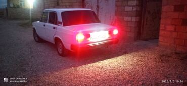 VAZ (LADA): Vaz 2107, ağ rəng, 4 qapılı sedan. Xüsusiyyətlər: - Klassik kuzov — 5