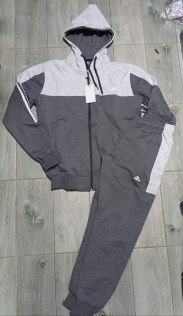 Trenerke: Muske komplet trenerke samo 4400 din
Velicine M, L, XL, XXL — 2
