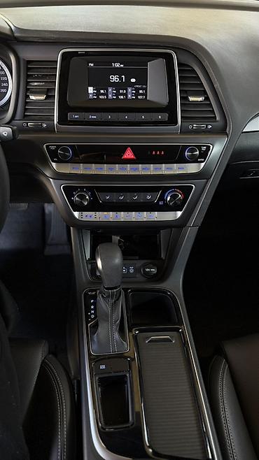 Hyundai: Hyundai Sonata: 2021 г., 2 л, Автомат, Газ, Седан — 12