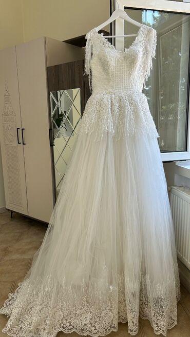 Ziyafət donları: Yaxşı vəziyyətdə, səliqəli şəkildə saxlanılmış gəlinlik, nişan — 16