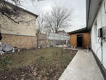 Продажа коттеджей и домов: Продаю дом с участком по ул.Куренкеева/Т.Молдо, р-н Церкви, участок — 4