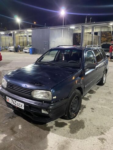 багажник гольф 4: Универсал Volkswagen Golf III темно-синего цвета, оснащенный багажными