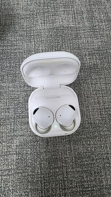 Беспроводные наушники Samsung Galaxy Buds 2 pro (белые) с зарядным