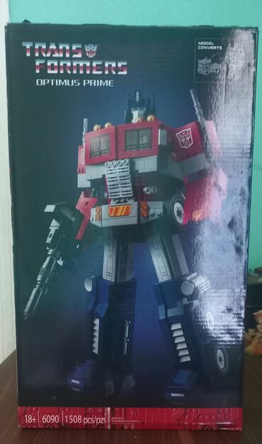 Oyuncaqlar: Transformers Optimus Prime konstruksiya dəsti, avtomobil rejimindən