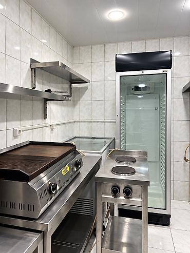 Коммерческая недвижимость: MƏRKƏZDƏ — Xəqani küçəsində icarəyə verilir: 101.6 m² kommersiya — 9