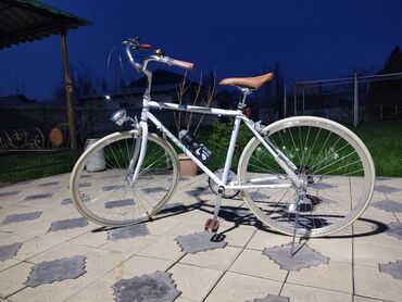 шоссейный велосипед peugeot: -Легкий 
-Шоссейные 
-Ботлер 
-Свето отражатели с переди и заде