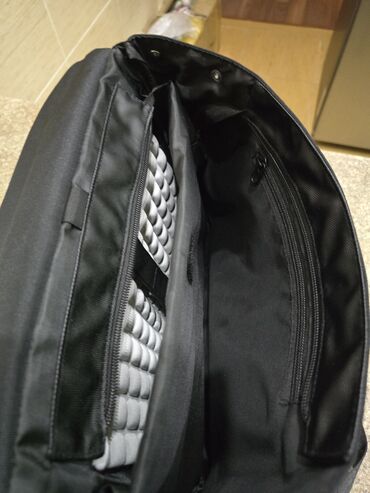 Чехлы и сумки для ноутбуков: Сумка-мессенджер Lockwood, для макбуков и ноутбуков, черная - Формат — 9