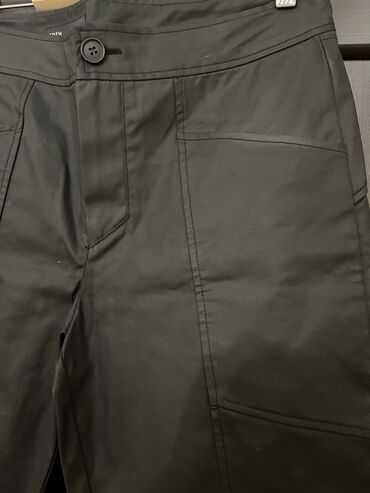 Heykəlciklər: Zara deri görünümlü, düz biçimli şalvar. S razmerdir ama Oversize — 17