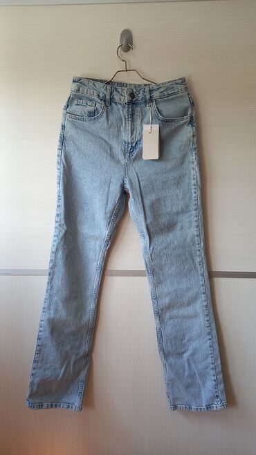 pantalone i patike: Stradivarius farmerke 38 velicina cvrstog texasa nenosene