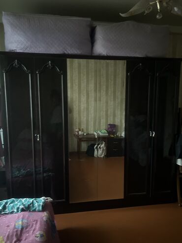 laleli mingecevir: İşlənmiş, Açılan, 6 qapı Düz dolab, Qarderob, paltar dolabı, Malayziya