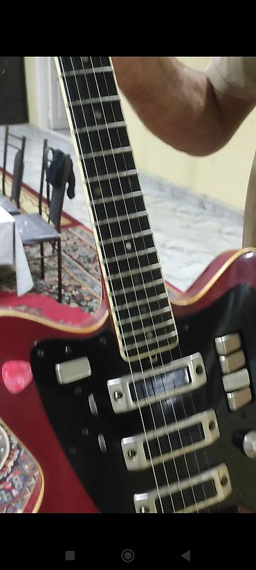 judo forma: Elektrik gitara, klassik vintaj üslubda yarımhollow korpus quruluşuna — 2