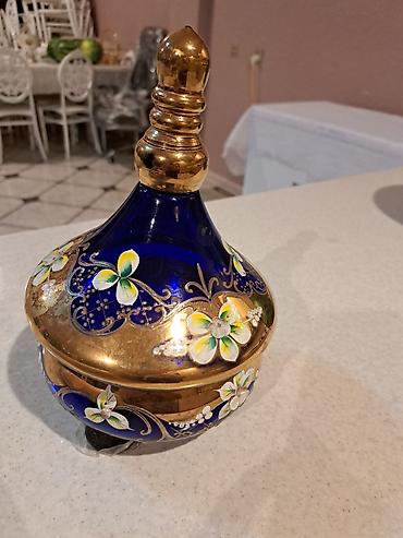 termo qab: Bohema sirniyyat qabinin qapaĝi, qabin ozunun ayaglarinda defekti var — 2