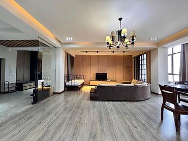 на год: For rent spacious 2 bedroom apartment located at 84 Umetalieva / — 1