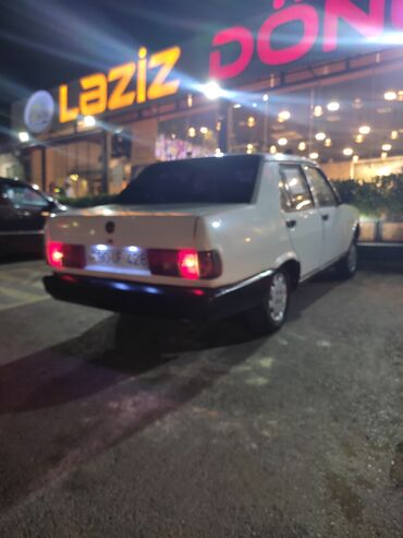 ZAZ: Model: ZAZ Tavria/Slavuta ailəsindən sedan (Azerbaycan nömrə nişanı — 5