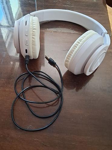 samsung level u: Ağ rəngli, başüstü Bluetooth qulaqcıq Xüsusiyyətlər: - Simsiz və — 4