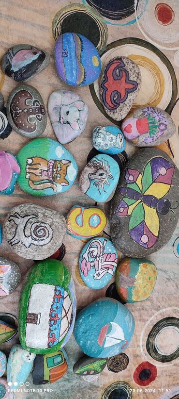 из камня: Продам расписанные камни, рисовала дочь, ручная работа. маленькие 100