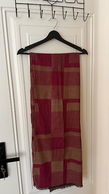 Bordo tonlarda kvadrat/haşiyəli naxışlı şərf/şal. Yüngül və yumşaq