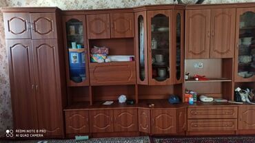 мебел сатылат: Зал үчүн гарнитур, Шкаф, ДСП, түсү - Күрөң