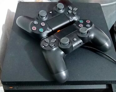 PS4 (Sony PlayStation 4): Пс4слим на 1 терабайт,шунуры на месте2 жостик приставка не