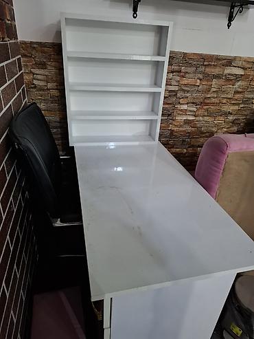 defder: Düz masa, Stulsuz, Polkalı, Siyirməli, Parlaq laminat — 2