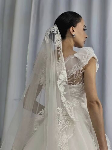 букет из мягких игрушек: Gelinlikler satilir. 15 gelinlikdi. 3,4 u geyilib qalanlar hec