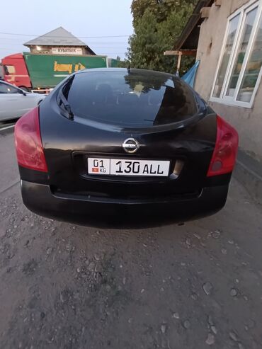 ниссан примера автомат: Черный седан Nissan Primera с обтекаемым кузовом и тонированными