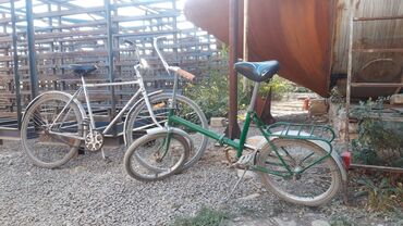 продаю связи с переездом: Продаются два городских/ретро велосипеда. 1) Зеленый складной