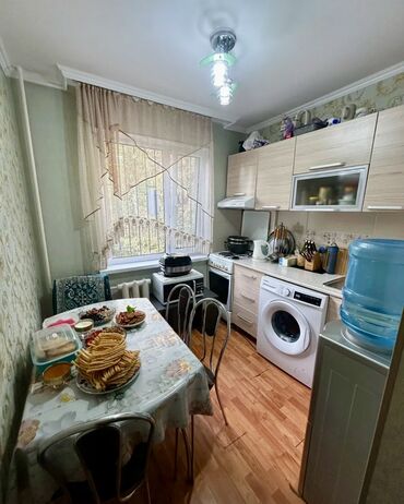 квартиры 2 комнаты: 2 бөлмө, 43 кв. м, 104-серия, 4 кабат, Эски ремонт