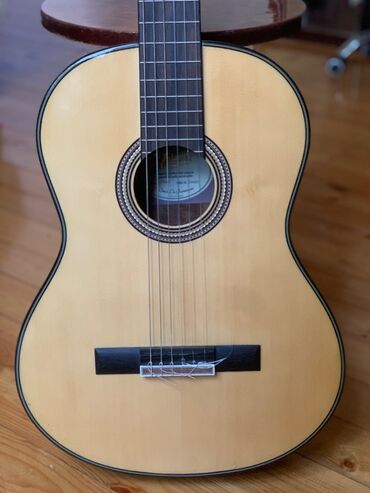 Klassik gitaralar: Klassik gitara, İşlənmiş, Ünvandan götürmə, Ödənişli çatdırılma -da lalafo.az — 15 Klassik gitaralar: Klassik gitara, İşlənmiş, Ünvandan götürmə, Ödənişli çatdırılma — 15