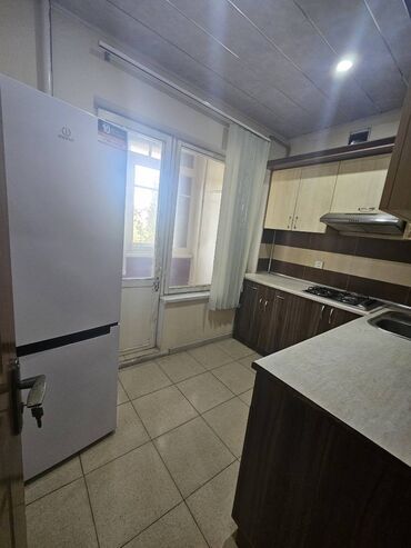 Uzunmüddətli kirayə mənzillər: Azadlıq metrosuna əyaqla 2 dəqiqə məsafədə 9 mərtəbəli binanın 3-cü — 6