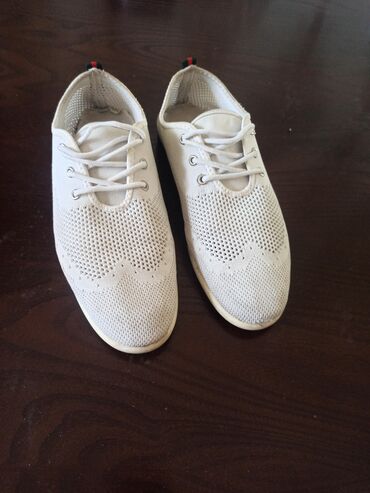 обувь белая: Кроссовки и спортивная обувь