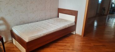 Б/у, Односпальная кровать, Без подьемного механизма, С матрасом, Без выдвижных ящиков