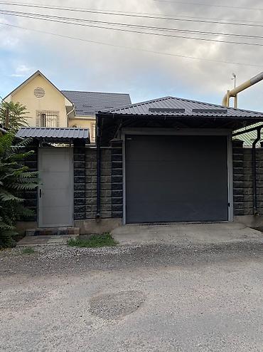 Продажа коттеджей и домов: Продается дом 2 этажа, участок 3,5 соток в центре города по ул — 14