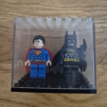 oglasi patike: Lego figurice Batman i Superman,u odličnom stanju i dobro očuvane. Uz